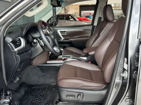 TOYOTA Hilux SW4 2.8 16V 4P SRX 4X4 7 LUGARES TURBO DIESEL AUTOM�TICO, Foto 23