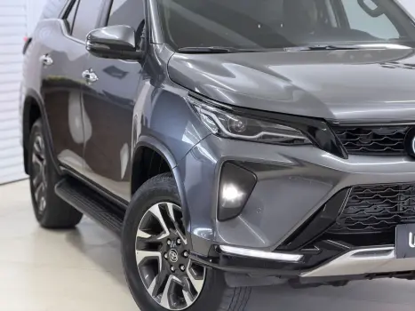 TOYOTA Hilux SW4 2.8 16V 4P SRX PLATINUM 4X4 7 LUGARES TURBO DIESEL AUTOM�TICO, Foto 2