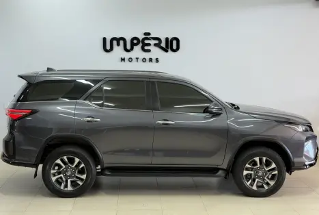 TOYOTA Hilux SW4 2.8 16V 4P SRX PLATINUM 4X4 7 LUGARES TURBO DIESEL AUTOM�TICO, Foto 3