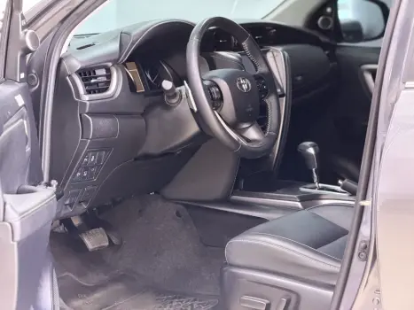 TOYOTA Hilux SW4 2.8 16V 4P SRX PLATINUM 4X4 7 LUGARES TURBO DIESEL AUTOM�TICO, Foto 6