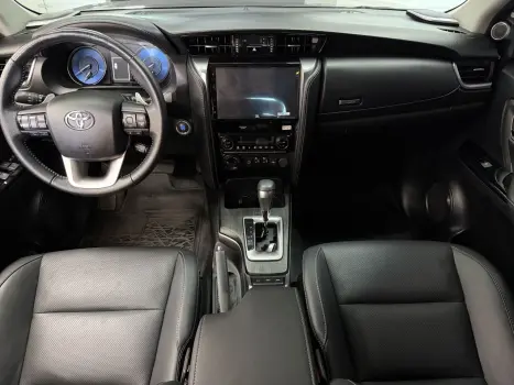 TOYOTA Hilux SW4 2.8 16V 4P SRX PLATINUM 4X4 7 LUGARES TURBO DIESEL AUTOM�TICO, Foto 8