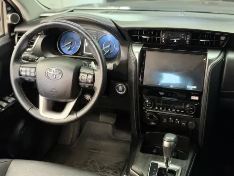 TOYOTA Hilux SW4 2.8 16V 4P SRX PLATINUM 4X4 7 LUGARES TURBO DIESEL AUTOM�TICO, Foto 9