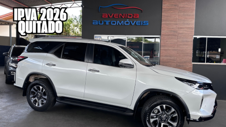 TOYOTA Hilux SW4 2.8 4P SRX 4X4 DIAMOND 7 LUGARES TURBO DIESEL AUTOM�TICO, Foto 1