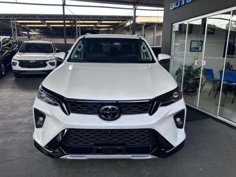 TOYOTA Hilux SW4 2.8 4P SRX 4X4 DIAMOND 7 LUGARES TURBO DIESEL AUTOM�TICO, Foto 2