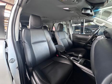 TOYOTA Hilux SW4 2.8 4P SRX 4X4 DIAMOND 7 LUGARES TURBO DIESEL AUTOM�TICO, Foto 10