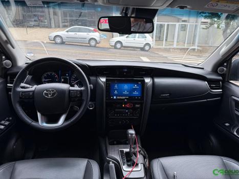 TOYOTA Hilux SW4 2.8 16V 4P SRX PLATINUM 4X4 7 LUGARES TURBO DIESEL AUTOM�TICO, Foto 13