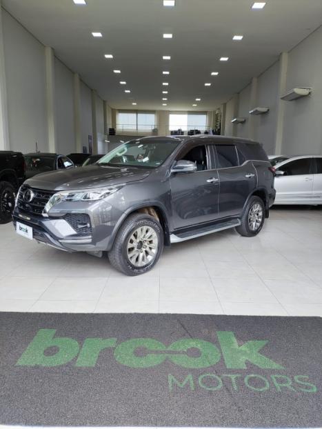 TOYOTA Hilux SW4 2.8 16V 4P SRX 4X4 7 LUGARES TURBO DIESEL AUTOM�TICO, Foto 2
