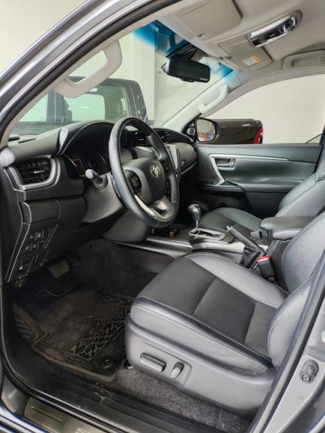 TOYOTA Hilux SW4 2.8 16V 4P SRX 4X4 7 LUGARES TURBO DIESEL AUTOM�TICO, Foto 5
