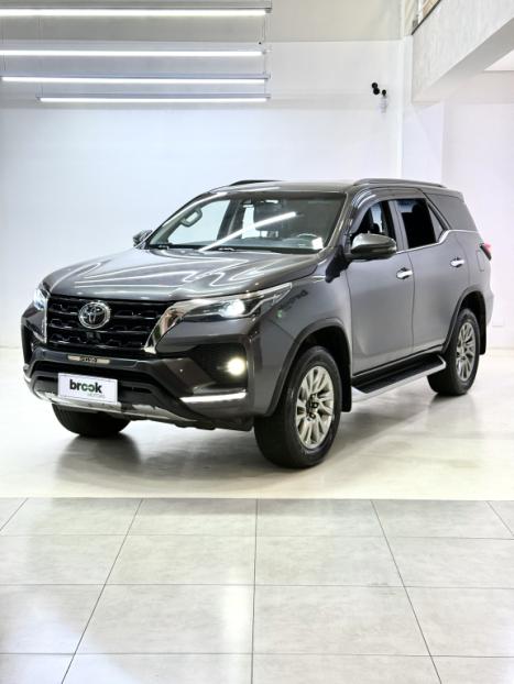 TOYOTA Hilux SW4 2.8 16V 4P SRX 4X4 7 LUGARES TURBO DIESEL AUTOM�TICO, Foto 3