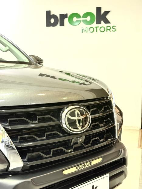 TOYOTA Hilux SW4 2.8 16V 4P SRX 4X4 7 LUGARES TURBO DIESEL AUTOM�TICO, Foto 4