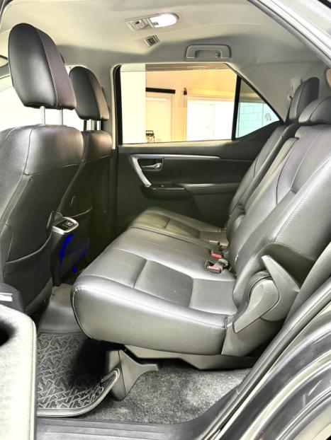TOYOTA Hilux SW4 2.8 16V 4P SRX 4X4 7 LUGARES TURBO DIESEL AUTOM�TICO, Foto 19