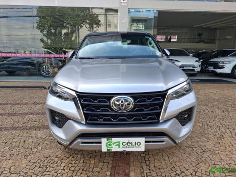 TOYOTA Hilux SW4 2.8 4P SRX 4X4 TURBO DIESEL AUTOM�TICO, Foto 2