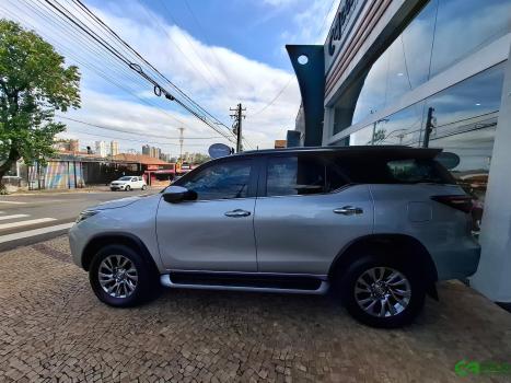 TOYOTA Hilux SW4 2.8 4P SRX 4X4 TURBO DIESEL AUTOM�TICO, Foto 3