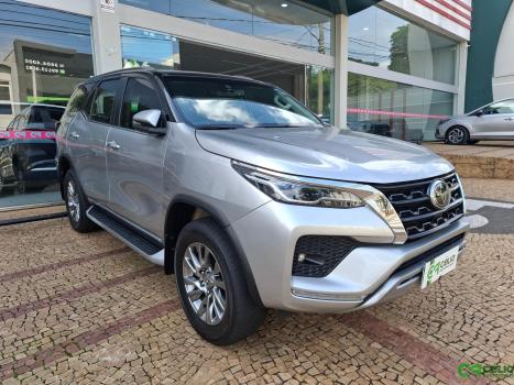 TOYOTA Hilux SW4 2.8 4P SRX 4X4 TURBO DIESEL AUTOM�TICO, Foto 4