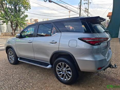 TOYOTA Hilux SW4 2.8 4P SRX 4X4 TURBO DIESEL AUTOM�TICO, Foto 5