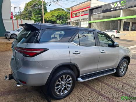 TOYOTA Hilux SW4 2.8 4P SRX 4X4 TURBO DIESEL AUTOM�TICO, Foto 6
