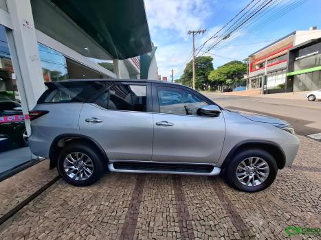 TOYOTA Hilux SW4 2.8 4P SRX 4X4 TURBO DIESEL AUTOM�TICO, Foto 7