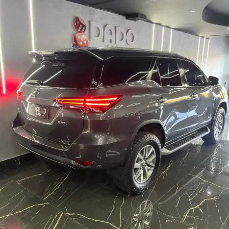 TOYOTA Hilux SW4 2.8 4P SRX 4X4 TURBO DIESEL AUTOM�TICO, Foto 2