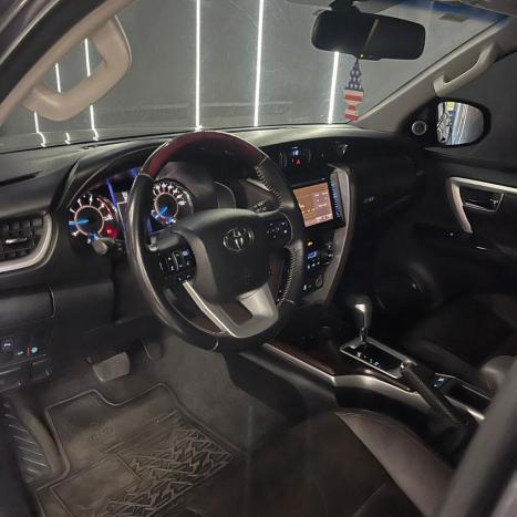 TOYOTA Hilux SW4 2.8 4P SRX 4X4 TURBO DIESEL AUTOM�TICO, Foto 3