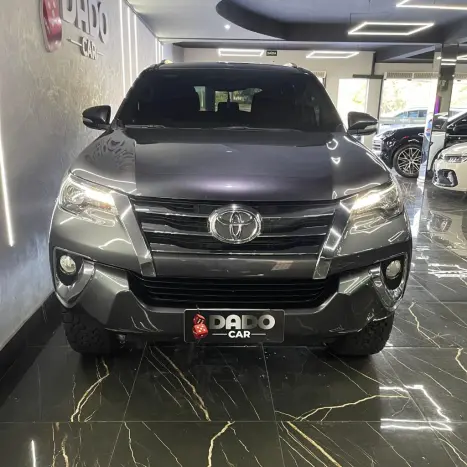 TOYOTA Hilux SW4 2.8 4P SRX 4X4 TURBO DIESEL AUTOM�TICO, Foto 11