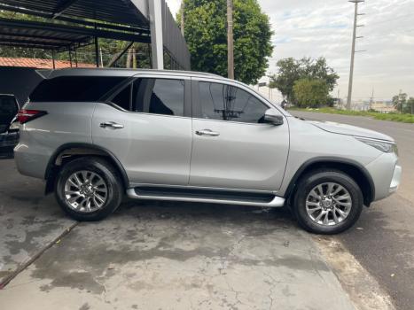 TOYOTA Hilux SW4 2.8 4P SRX 4X4 TURBO DIESEL AUTOM�TICO, Foto 4