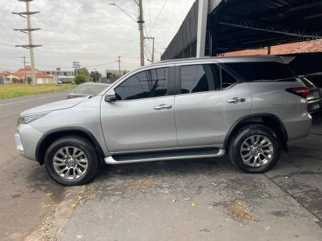TOYOTA Hilux SW4 2.8 4P SRX 4X4 TURBO DIESEL AUTOM�TICO, Foto 5