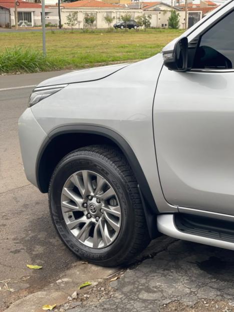 TOYOTA Hilux SW4 2.8 4P SRX 4X4 TURBO DIESEL AUTOM�TICO, Foto 10
