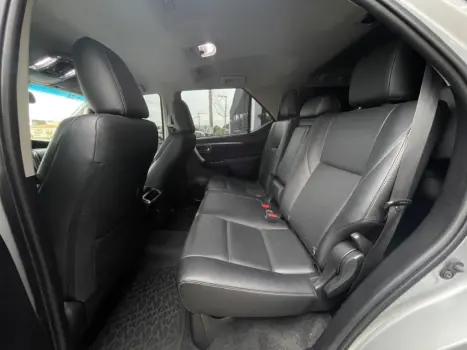 TOYOTA Hilux SW4 2.8 4P SRX 4X4 TURBO DIESEL AUTOM�TICO, Foto 20