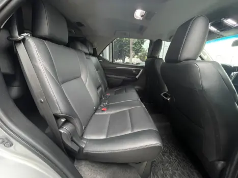 TOYOTA Hilux SW4 2.8 4P SRX 4X4 TURBO DIESEL AUTOM�TICO, Foto 21