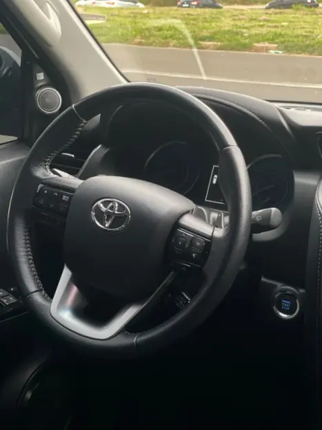 TOYOTA Hilux SW4 2.8 4P SRX 4X4 TURBO DIESEL AUTOM�TICO, Foto 23