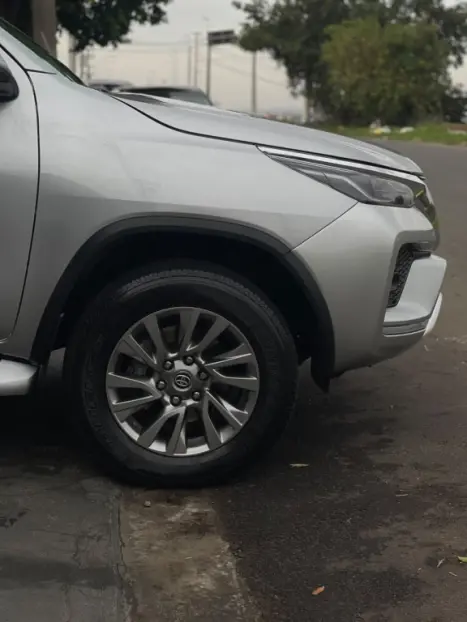 TOYOTA Hilux SW4 2.8 4P SRX 4X4 TURBO DIESEL AUTOM�TICO, Foto 30