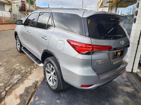 TOYOTA Hilux SW4 2.8 4P SRX 4X4 TURBO DIESEL AUTOM�TICO, Foto 4