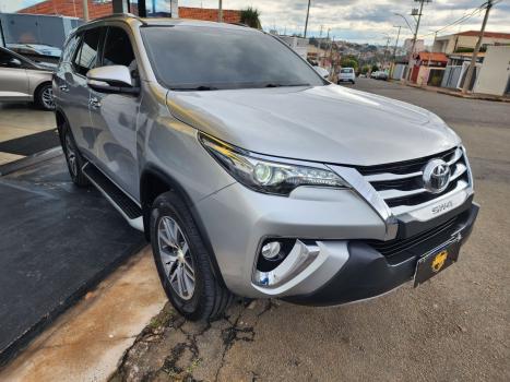 TOYOTA Hilux SW4 2.8 4P SRX 4X4 TURBO DIESEL AUTOM�TICO, Foto 8