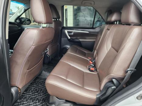 TOYOTA Hilux SW4 2.8 4P SRX 4X4 TURBO DIESEL AUTOM�TICO, Foto 11
