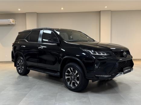 TOYOTA Hilux SW4 2.8 4P SRX 4X4 DIAMOND 7 LUGARES TURBO DIESEL AUTOM�TICO, Foto 2