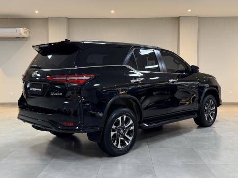 TOYOTA Hilux SW4 2.8 4P SRX 4X4 DIAMOND 7 LUGARES TURBO DIESEL AUTOM�TICO, Foto 3