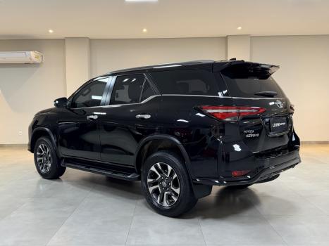 TOYOTA Hilux SW4 2.8 4P SRX 4X4 DIAMOND 7 LUGARES TURBO DIESEL AUTOM�TICO, Foto 4