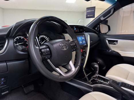 TOYOTA Hilux SW4 2.8 4P SRX 4X4 DIAMOND 7 LUGARES TURBO DIESEL AUTOM�TICO, Foto 5