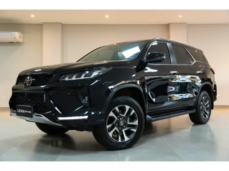 TOYOTA Hilux SW4 2.8 4P SRX 4X4 DIAMOND 7 LUGARES TURBO DIESEL AUTOM�TICO, Foto 1