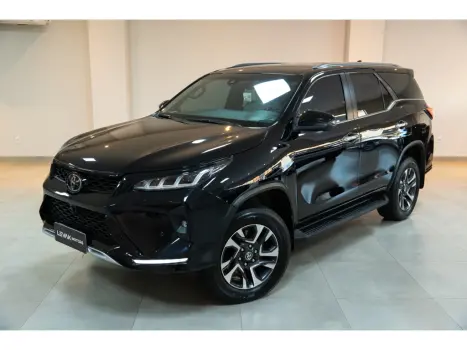 TOYOTA Hilux SW4 2.8 4P SRX 4X4 DIAMOND 7 LUGARES TURBO DIESEL AUTOM�TICO, Foto 2