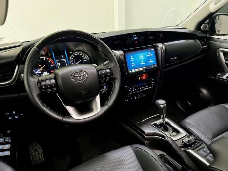 TOYOTA Hilux SW4 2.8 16V 4P SRX PLATINUM 4X4 7 LUGARES TURBO DIESEL AUTOM�TICO, Foto 6