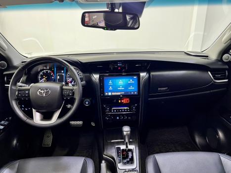 TOYOTA Hilux SW4 2.8 16V 4P SRX PLATINUM 4X4 7 LUGARES TURBO DIESEL AUTOM�TICO, Foto 7