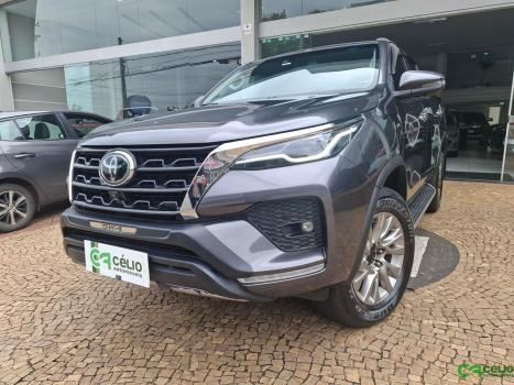 TOYOTA Hilux SW4 2.8 4P SRX 4X4 TURBO DIESEL AUTOM�TICO, Foto 1