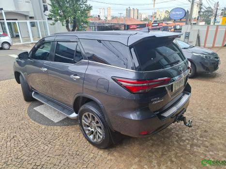 TOYOTA Hilux SW4 2.8 4P SRX 4X4 TURBO DIESEL AUTOM�TICO, Foto 2
