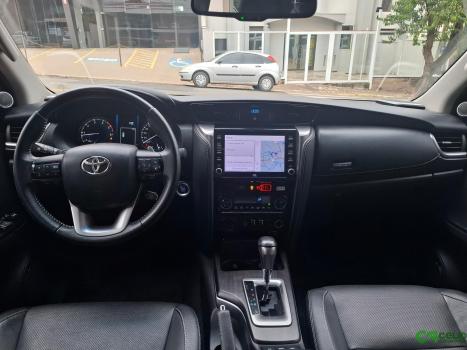TOYOTA Hilux SW4 2.8 4P SRX 4X4 TURBO DIESEL AUTOM�TICO, Foto 4