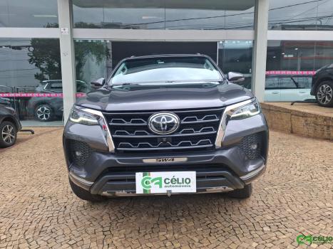 TOYOTA Hilux SW4 2.8 4P SRX 4X4 TURBO DIESEL AUTOM�TICO, Foto 5