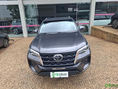 TOYOTA Hilux SW4 2.8 4P SRX 4X4 TURBO DIESEL AUTOM�TICO, Foto 6