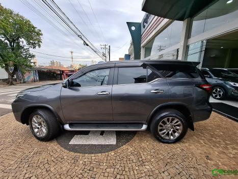 TOYOTA Hilux SW4 2.8 4P SRX 4X4 TURBO DIESEL AUTOM�TICO, Foto 9
