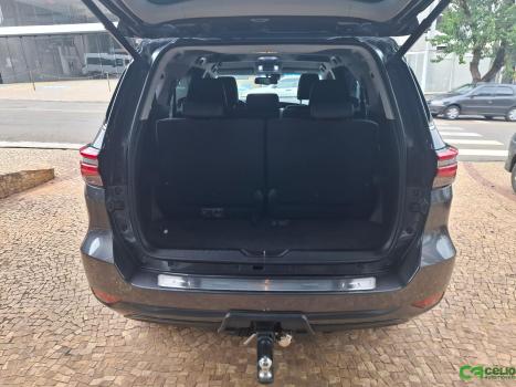 TOYOTA Hilux SW4 2.8 4P SRX 4X4 TURBO DIESEL AUTOM�TICO, Foto 12