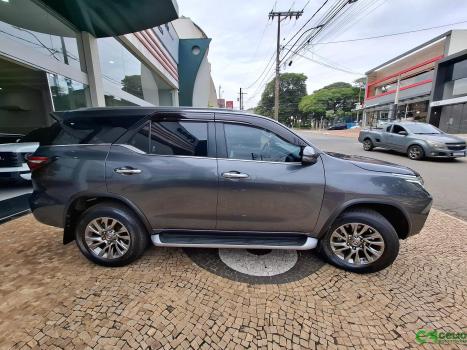 TOYOTA Hilux SW4 2.8 4P SRX 4X4 TURBO DIESEL AUTOM�TICO, Foto 14